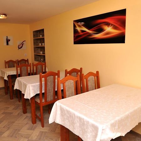 Pokoje I Apartamenty Iwona Цехоцинек Екстериор снимка
