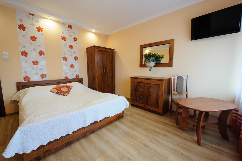 Pokoje I Apartamenty Iwona Цехоцинек Екстериор снимка