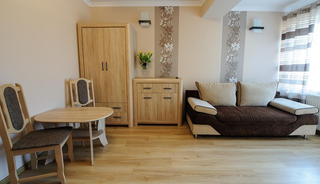 Pokoje I Apartamenty Iwona Цехоцинек Екстериор снимка