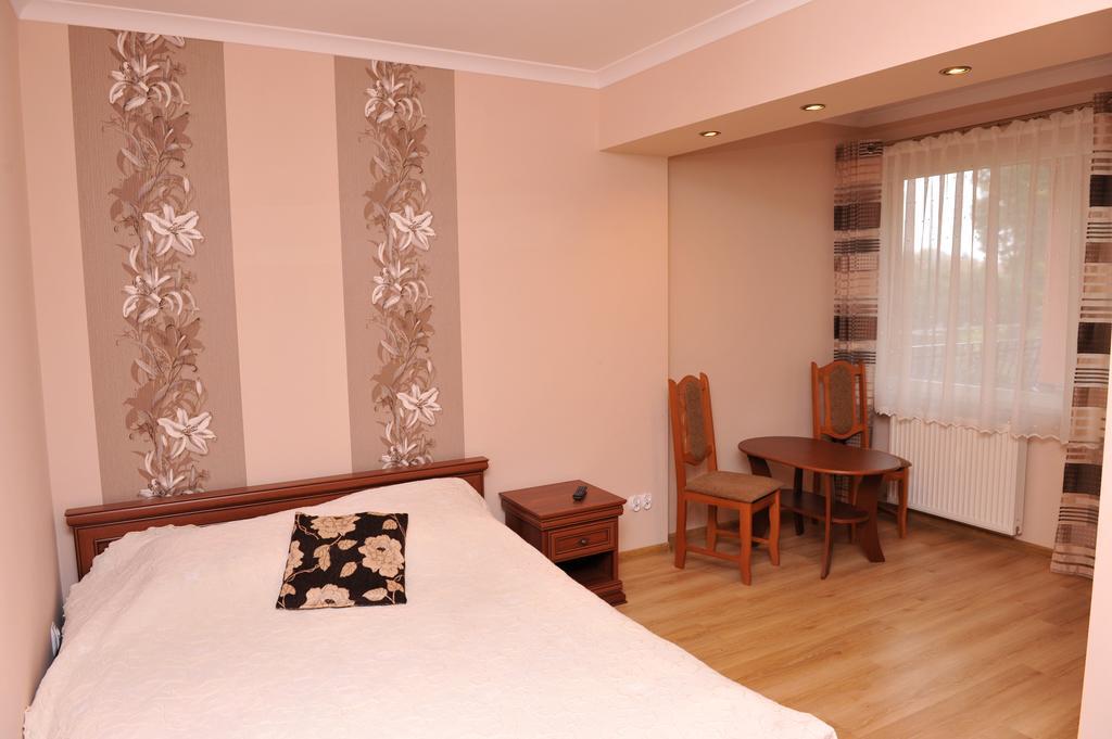 Pokoje I Apartamenty Iwona Цехоцинек Екстериор снимка